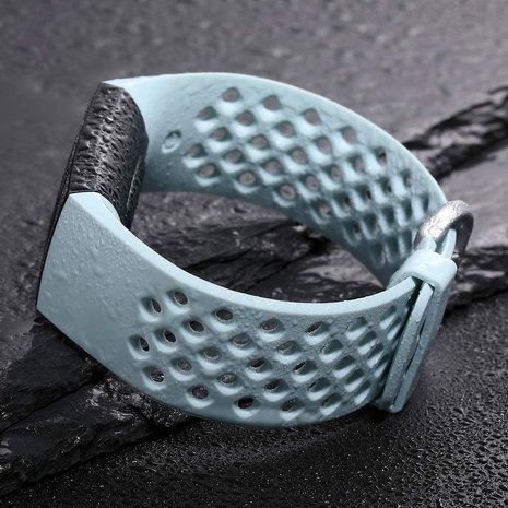 Strap-it Strap-it Bracelet silicone avec trous Fitbit Charge 3 (bleu clair)