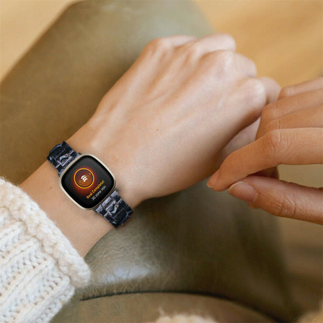 Strap-it Strap-it Bracelet résine Fitbit Versa 3 (noir/blanc)