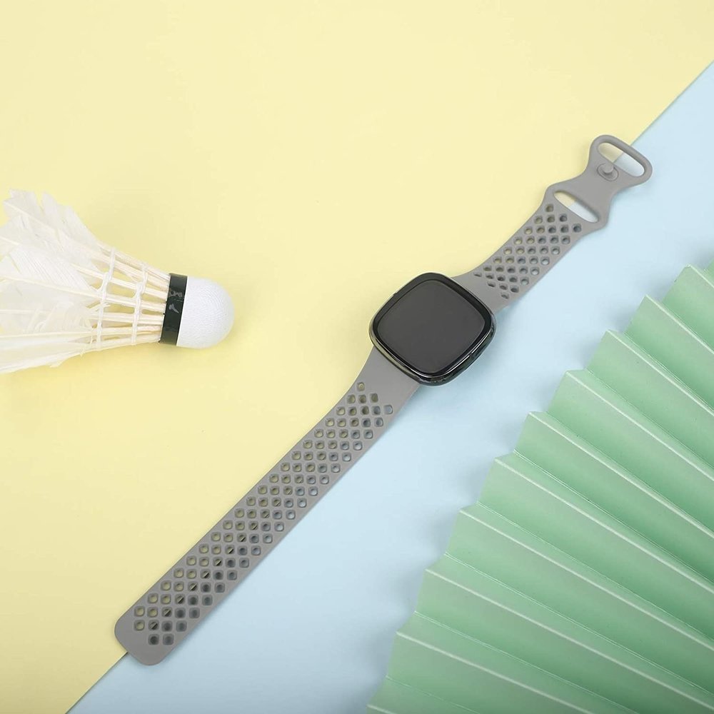 Strap-it Strap-it Bracelet silicone avec trous Fitbit Versa 4 (gris)