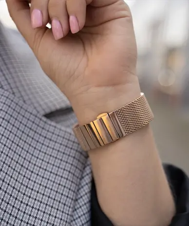 Strap-it Strap-it Bracelet acier milanais Apple Watch 8 (or rose)
