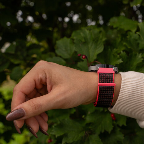 Strap-it Strap-it Bracelet nylon Fossil Gen 5e 44mm (noir/rouge) Strap-it Strap-it Bracelet nylon Fossil Gen 5e 44mm (noir/rouge)