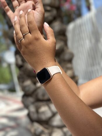 xoxo Wildhearts xoxo Wildhearts Apple Watch bracelet en silicone (beige)