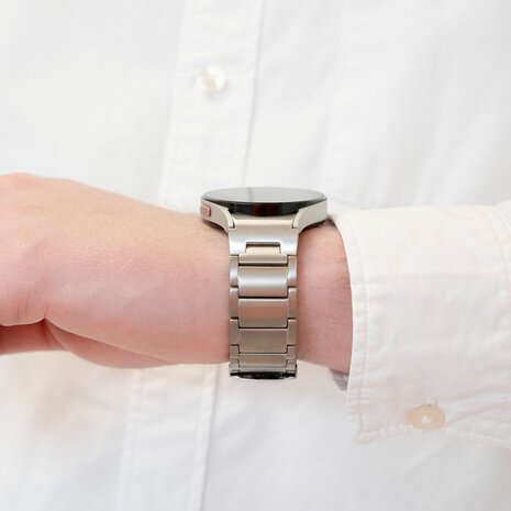 Strap-it Strap-it Bracelet titane 'One push' Samsung Galaxy Watch 4 44mm (argent) Strap-it Strap-it Bracelet titane 'One push' Samsung Galaxy Watch 4 44mm (argent)