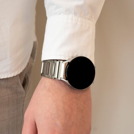 Strap-it Strap-it Bracelet titane de luxe 'One push' Samsung Galaxy Watch 5 44mm (argent) Strap-it Strap-it Bracelet titane de luxe 'One push' Samsung Galaxy Watch 5 44mm (argent)