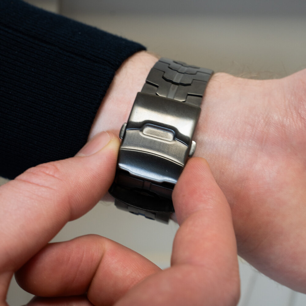 Strap-it Strap-it Bracelet titane 'iron' Samsung Galaxy Watch 6 Classic 47mm (graphite) Strap-it Strap-it Bracelet titane 'iron' Samsung Galaxy Watch 6 Classic 47mm (graphite)