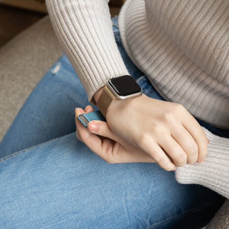 Strap-it Strap-it Bracelet Milanais Apple Watch (or/bleu) Strap-it Strap-it Bracelet Milanais Apple Watch (or/bleu)