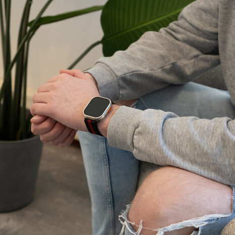 Strap-it Strap-it Bracelet Milanais Apple Watch (noir/rouge)