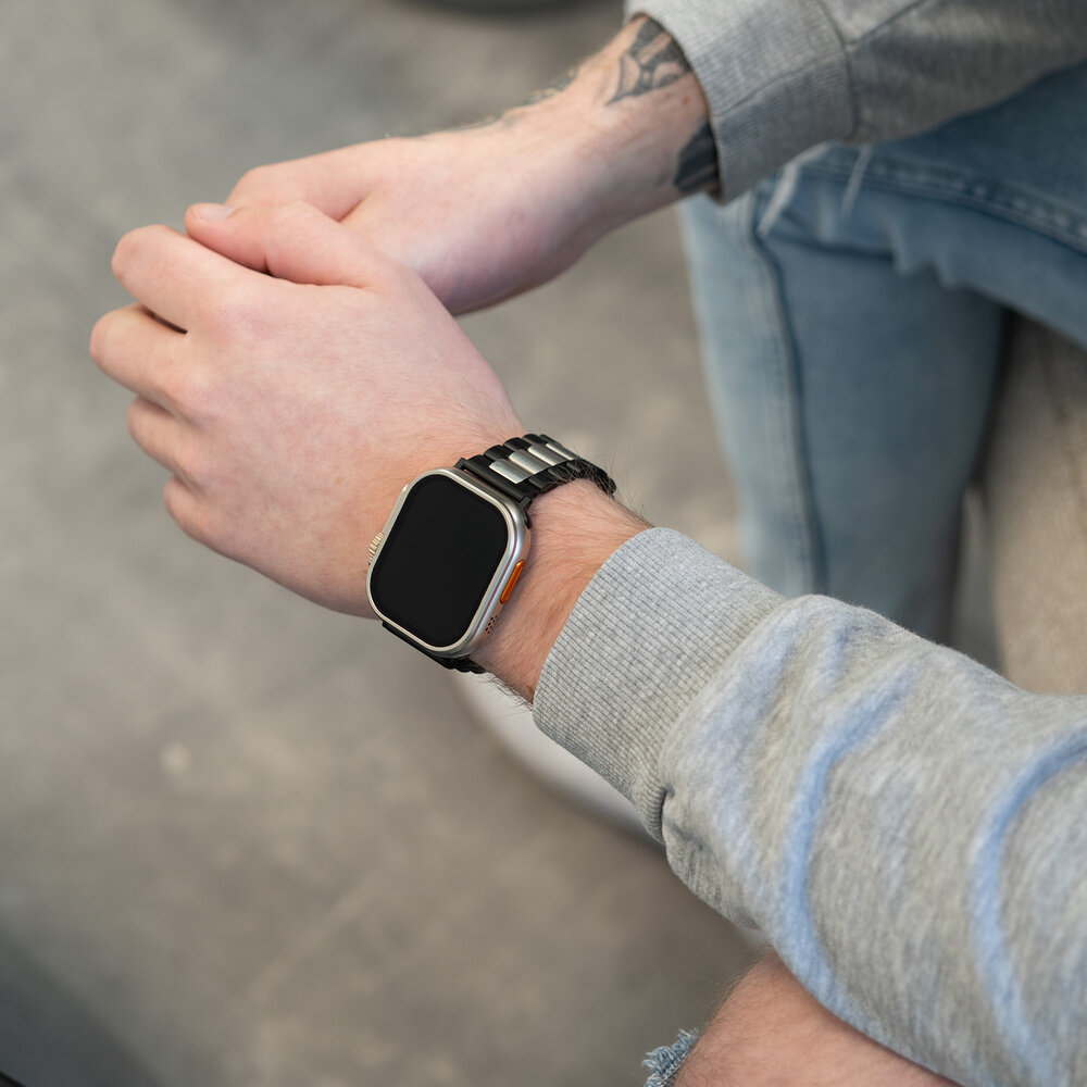 Strap-it Strap-it Bracelet acier Apple Watch (noir/argent) Strap-it Strap-it Bracelet acier Apple Watch (noir/argent)