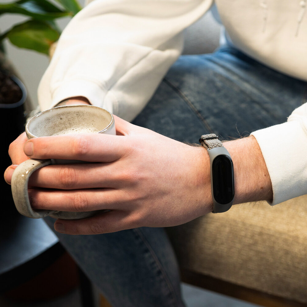 Strap-it Strap-it Bracelet tressé Xiaomi Mi Band 7 (gris foncé)