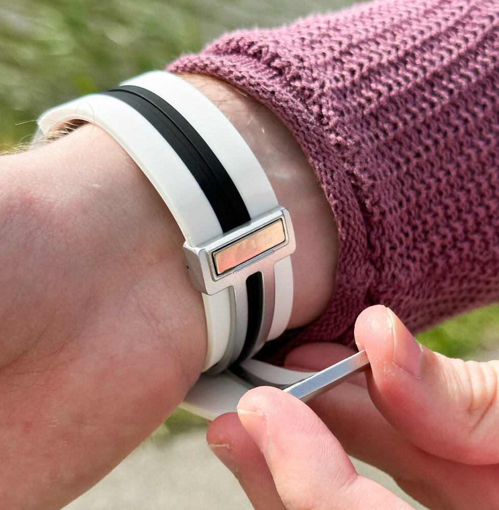 Strap-it Strap-it Bracelet magnétque sport Samsung Galaxy Watch 5 44mm (blanc/noir) Strap-it Strap-it Bracelet magnétque sport Samsung Galaxy Watch 5 44mm (blanc/noir)