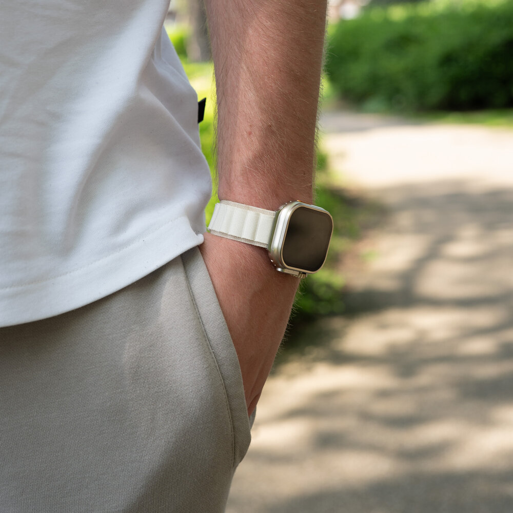 Bandz Bandz Bracelet Alpine Apple Watch (lumière stellaire)