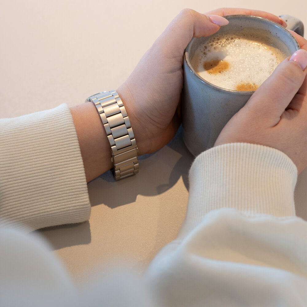 Strap-it Strap-it Bracelet acier Fitbit Charge 5 (lumiere stellaire)