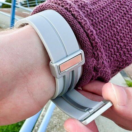 Strap-it Strap-it Bracelet sport magnétique Samsung Galaxy Watch 5 44mm (gris)