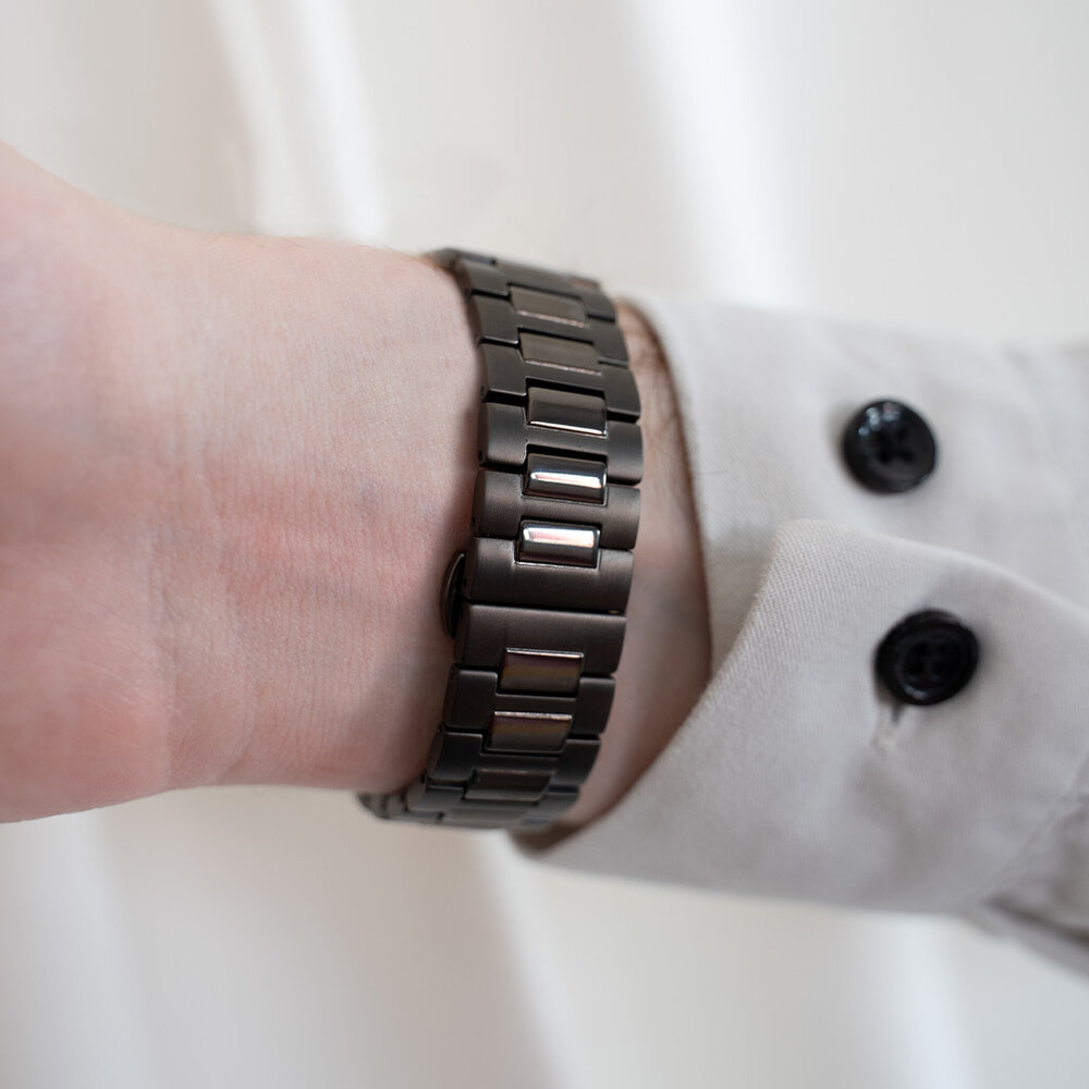 Strap-it Strap-it Bracelet titane Premium Apple Watch (graphite)