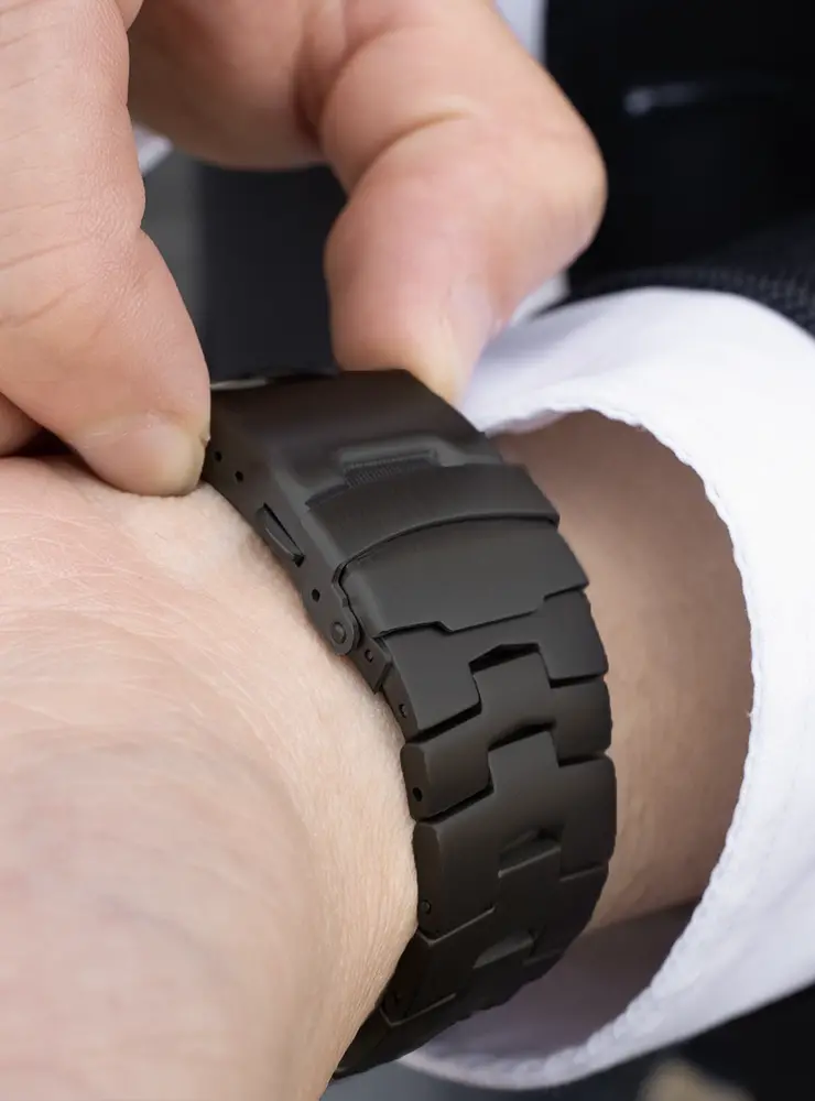 Strap-it Strap-it Bracelet titane grain Apple Watch (noir)