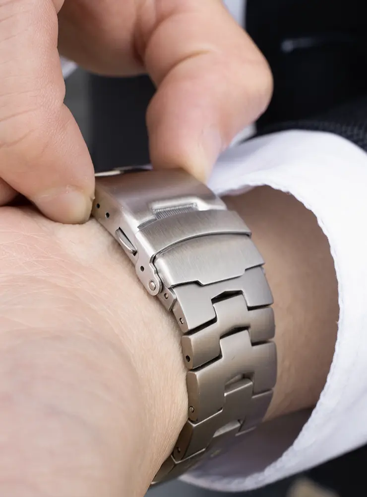 Strap-it Strap-it Bracelet titane grain Apple Watch (argent)