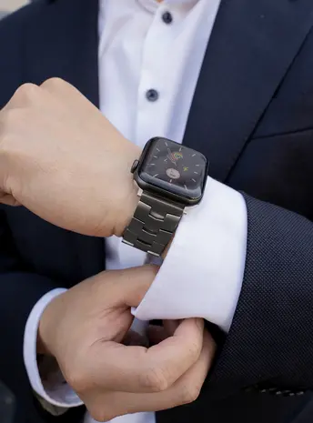 Strap-it Strap-it Bracelet titane grain Apple Watch (gris foncé)