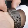 Strap-it Strap-it Bracelet titane grain Apple Watch (gris foncé) Strap-it Strap-it Bracelet titane grain Apple Watch (gris foncé)
