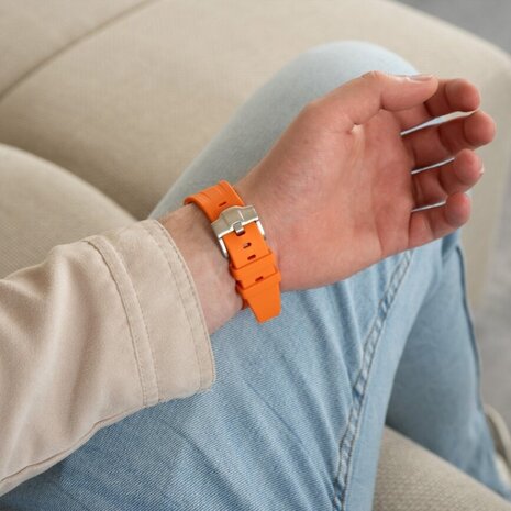 Strap-it Strap-it Bracelet silicone de luxe liquide Apple Watch (orange avec argent)