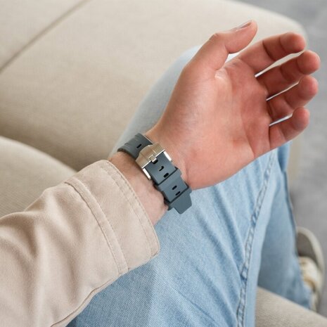 Strap-it Strap-it Bracelet silicone de luxe liquide Apple Watch (gris foncé avec argent)