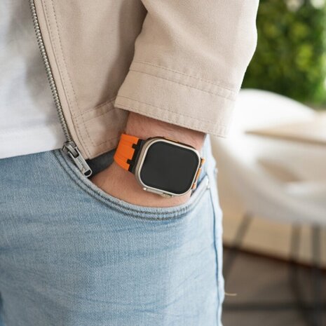 Strap-it Strap-it Bracelet silicone de luxe liquide Apple Watch (orange avec noir)