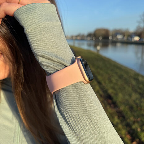 Strap-it Strap-it Bracelet Apple Watch Ultra silicone (rose clair) Strap-it Strap-it Bracelet Apple Watch Ultra silicone (rose clair)