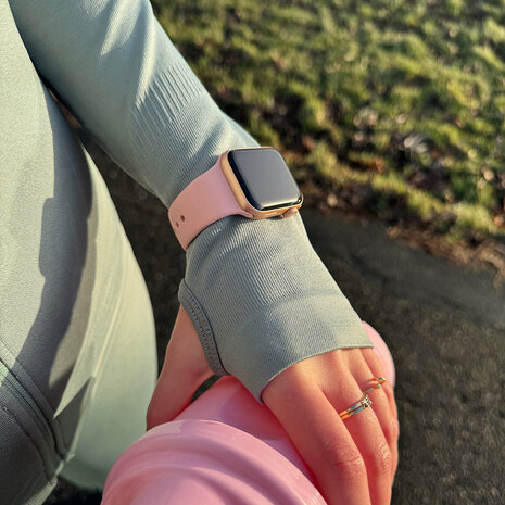 Strap-it Strap-it Bracelet Apple Watch 8 silicone (rose clair)