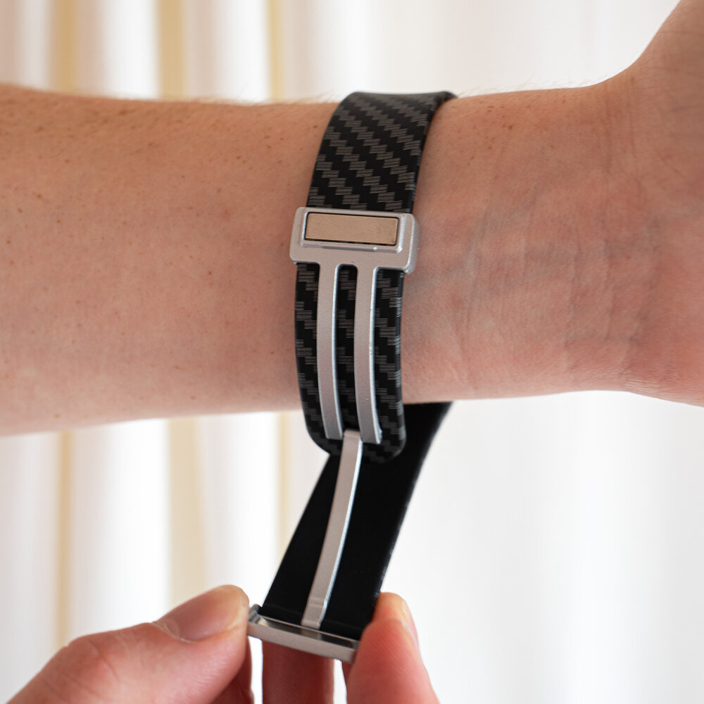Strap-it Strap-it Bracelet à fermoir magnétique Samsung Galaxy Watch 4 44mm Fibre de carbone