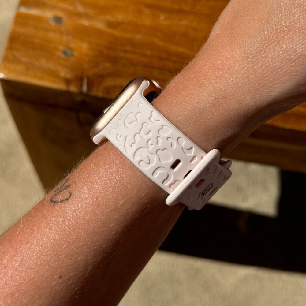 xoxo Wildhearts xoxo Wildhearts Bracelet silicone Apple Watch imprimé léopard (rose clair)