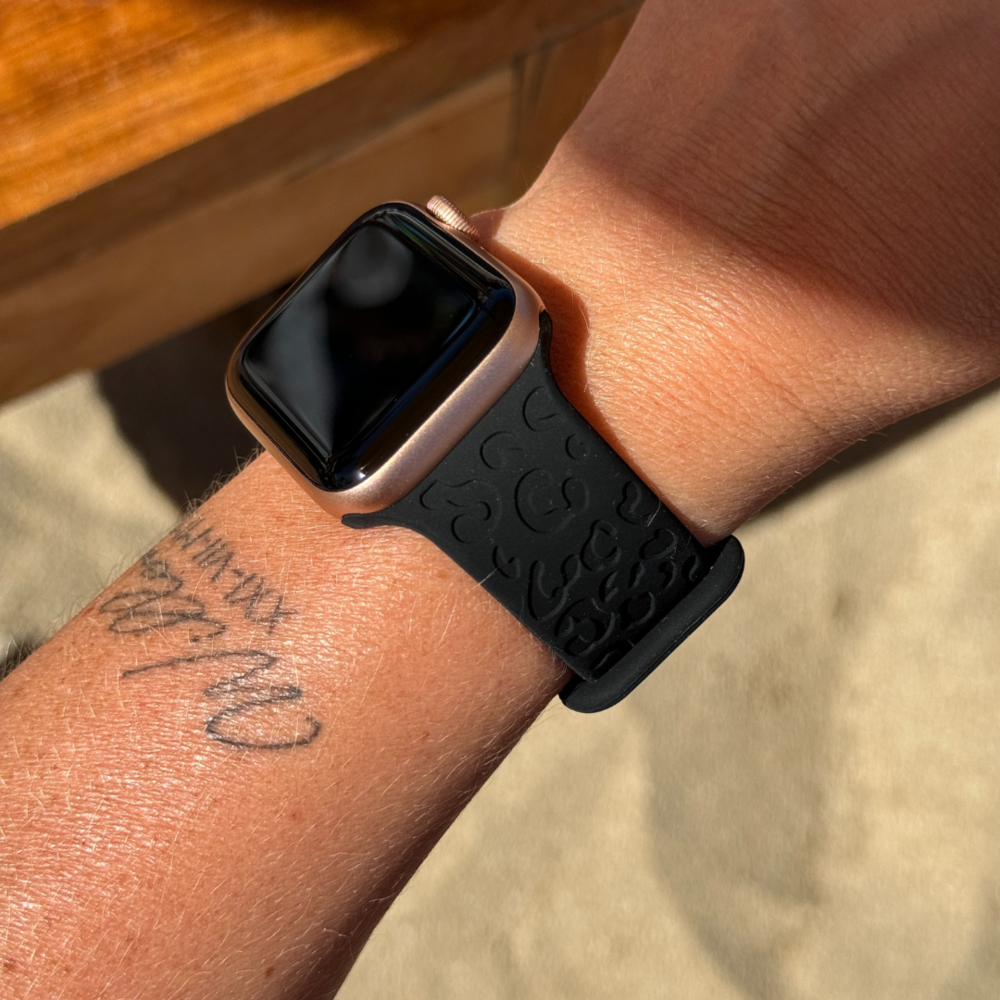 xoxo Wildhearts xoxo Wildhearts Bracelet silicone Apple Watch imprimé léopard (noir)