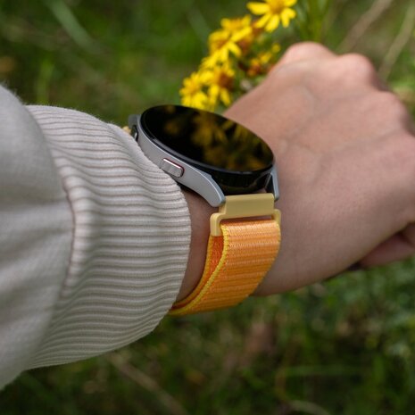 Strap-it Strap-it Bracelet nylon Samsung Galaxy Watch FE (jaune clair)