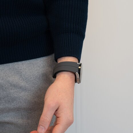 Bandz Bandz Bracelet silicone avec D-buckle Samsung Galaxy Watch FE (gris foncé)