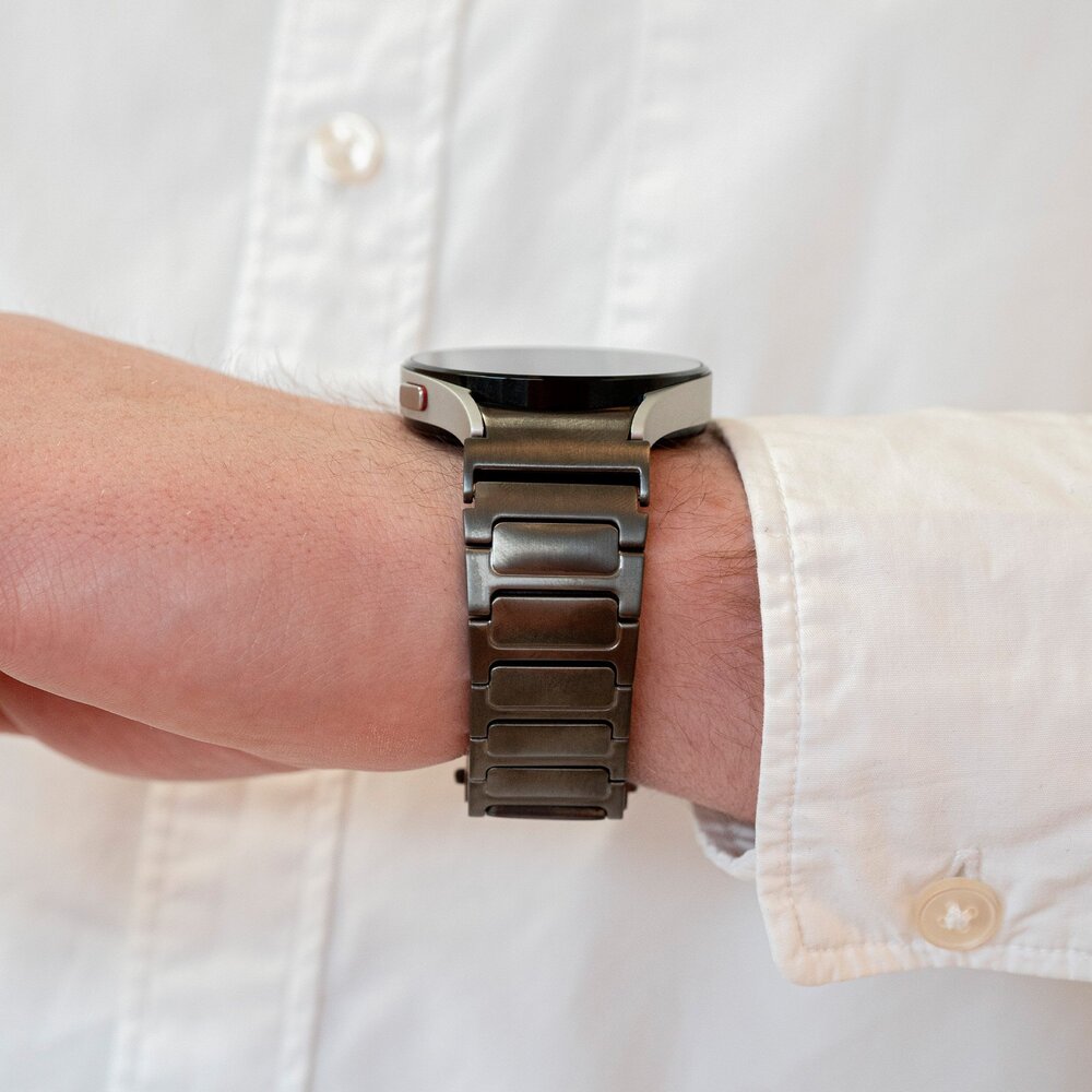 Strap-it Strap-it Bracelet titane deluxe 'One push' Samsung Galaxy Watch FE (graphite)