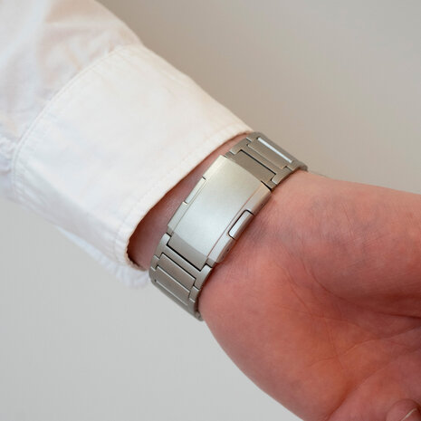 Strap-it Strap-it Bracelet titane 'One Push' Samsung Galaxy Watch 7 - 40mm (titanium)