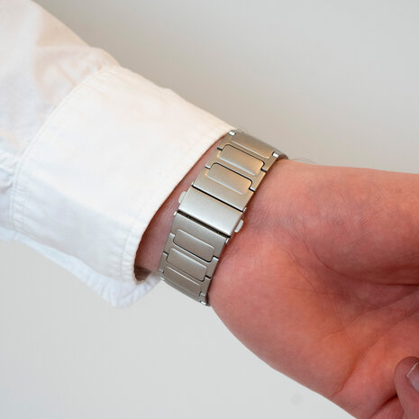 Strap-it Strap-it Bracelet titane de luxe 'One Push' Samsung Galaxy Watch 7 - 40mm (titanium)