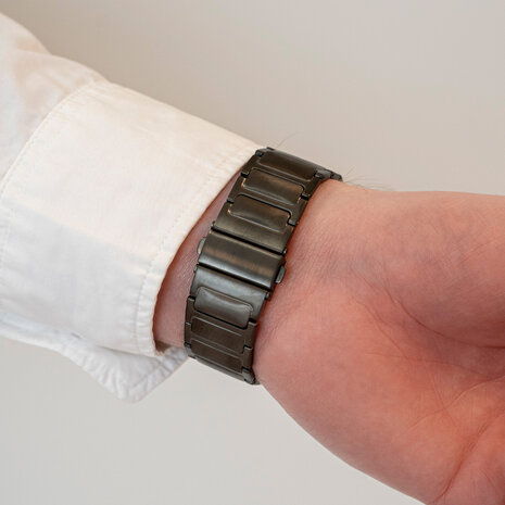 Strap-it Strap-it Bracelet titane de luxe 'One Push' Samsung Galaxy Watch 7 - 44mm (graphite)