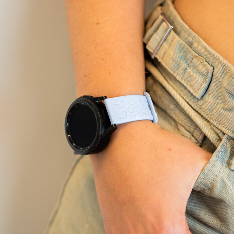 xoxo Wildhearts xoxo Wildhearts Bracelet silicone Samsung Galaxy Watch 6 44mm imprimé léopard (bleu clair)