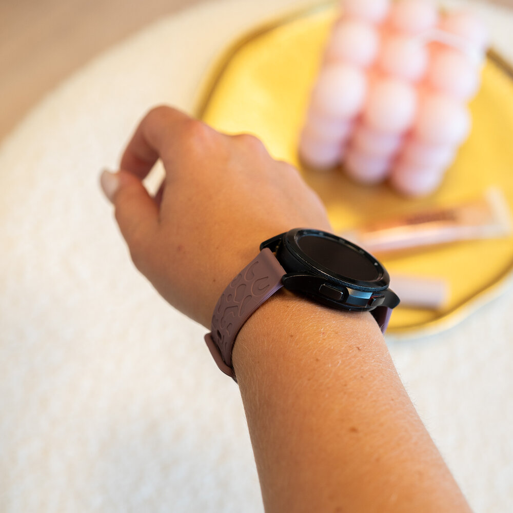 xoxo Wildhearts xoxo Wildhearts Bracelet silicone Samsung Galaxy Watch 6 44mm imprimé léopard (baie violette)