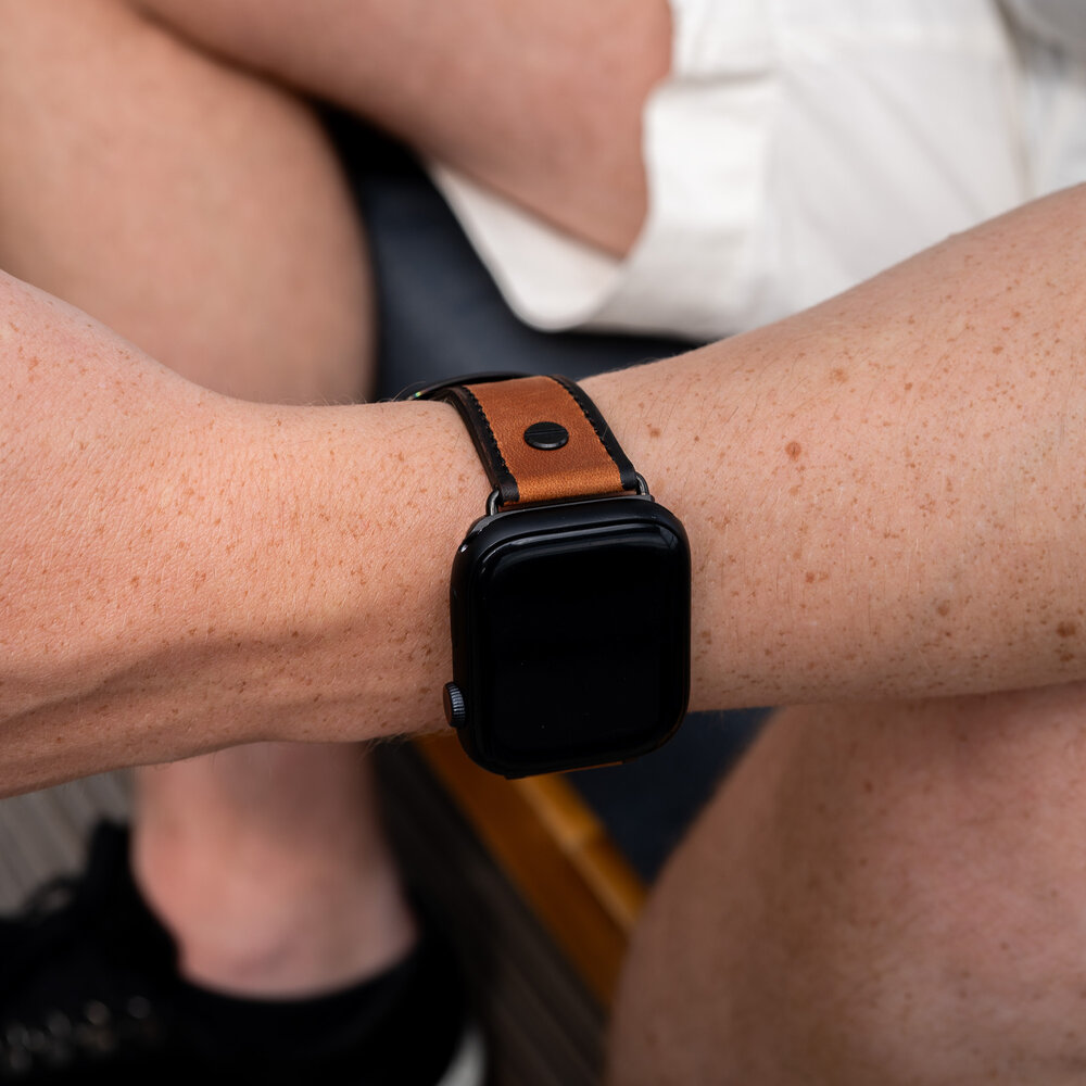 Strap-it Strap-it Bracelet cuir vissé Apple Watch (marron foncé)