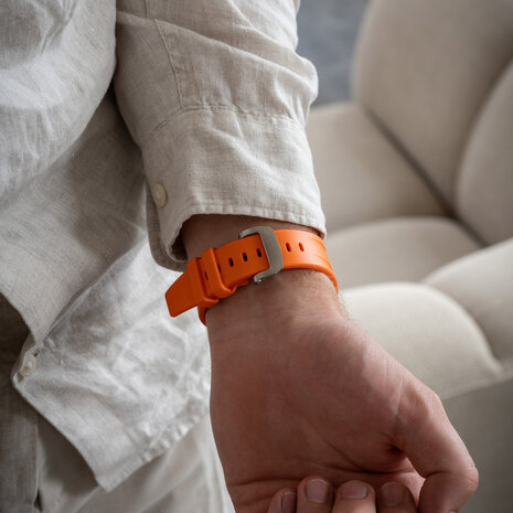 Bandz Bandz Bracelet silicone 'Luxe Liquid' Apple Watch (orange avec argent)