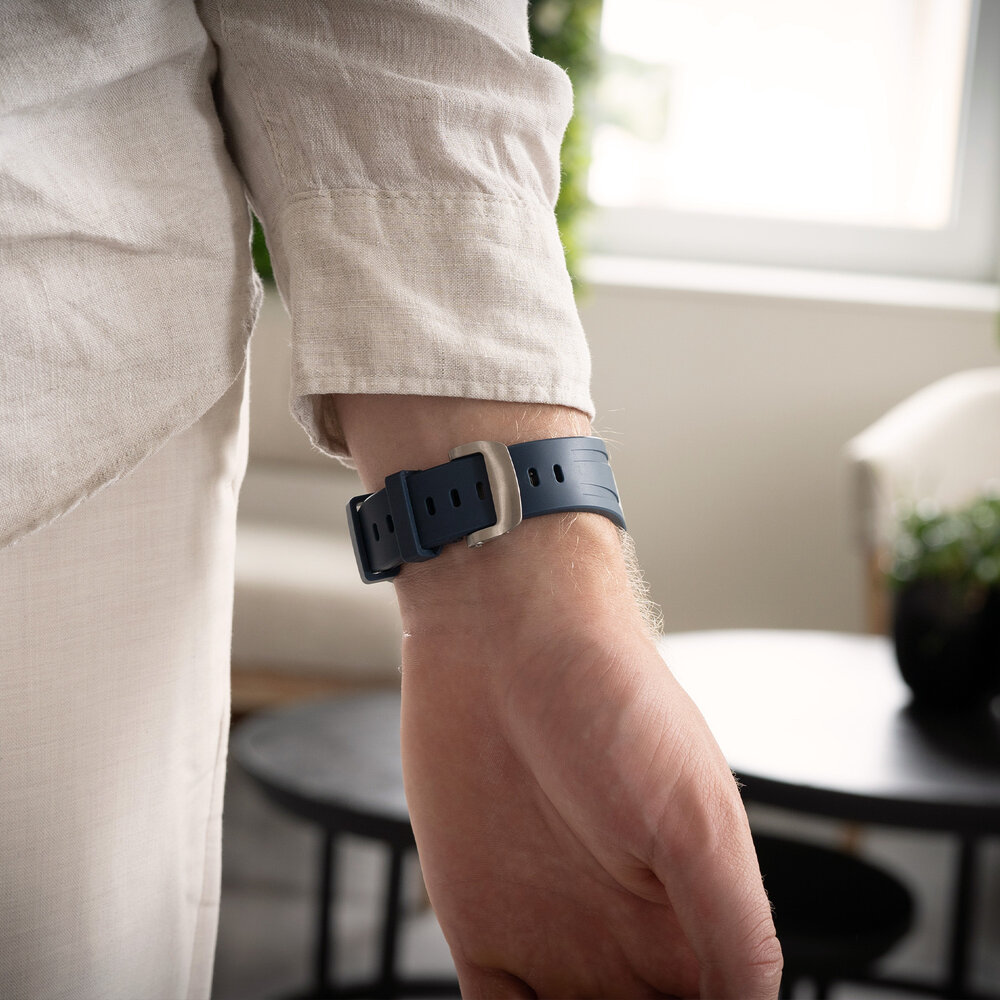 Bandz Bandz Bracelet silicone 'Luxe Liquid' Apple Watch (bleu avec argent)