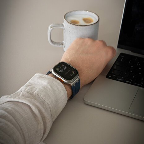 Bandz Bandz Bracelet silicone 'Luxe Liquid' Apple Watch (bleu avec argent)