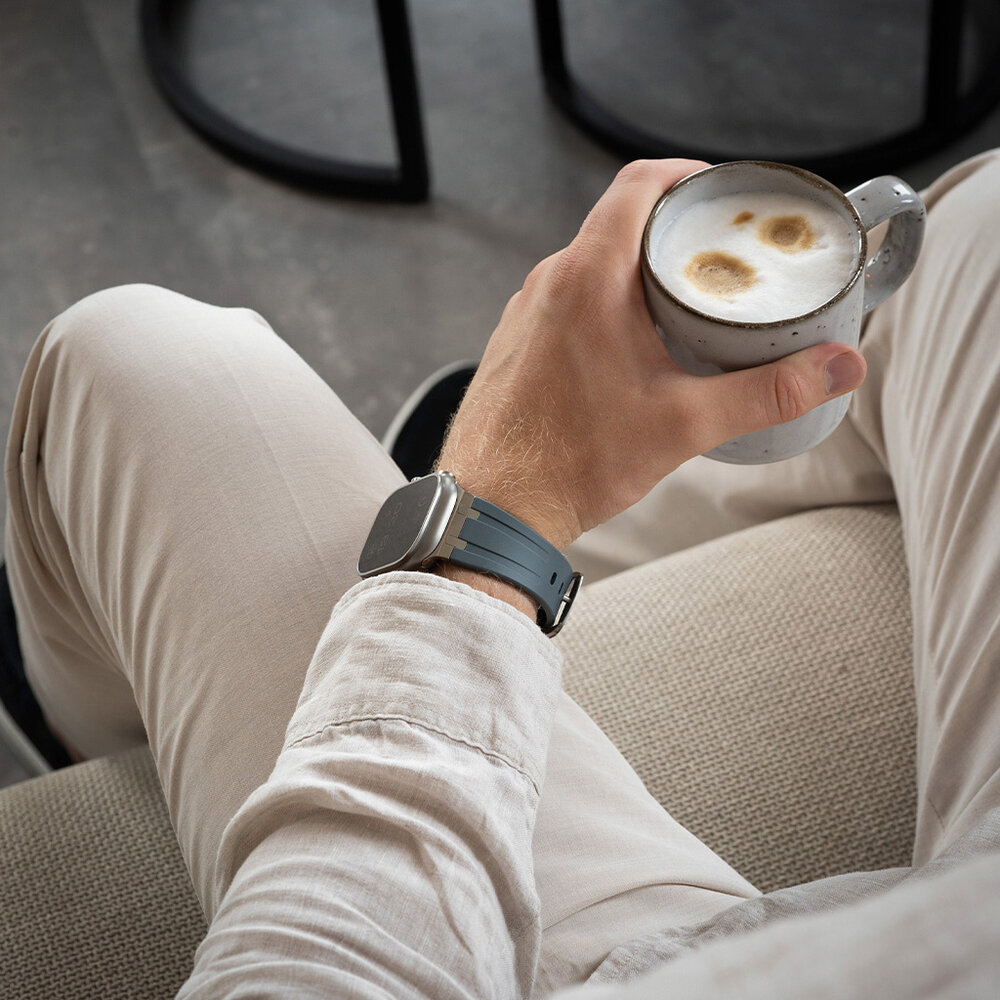 Bandz Bandz Bracelet silicone 'Luxe Liquid' Apple Watch (gris avec argent)