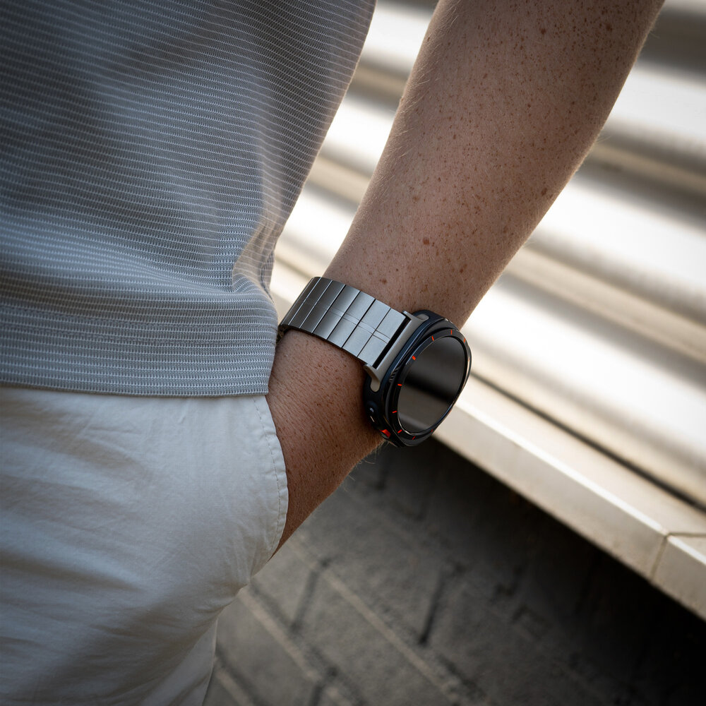 Strap-it Strap-it Bracelet métal de luxe Samsung Galaxy Watch Ultra (coleur titane)