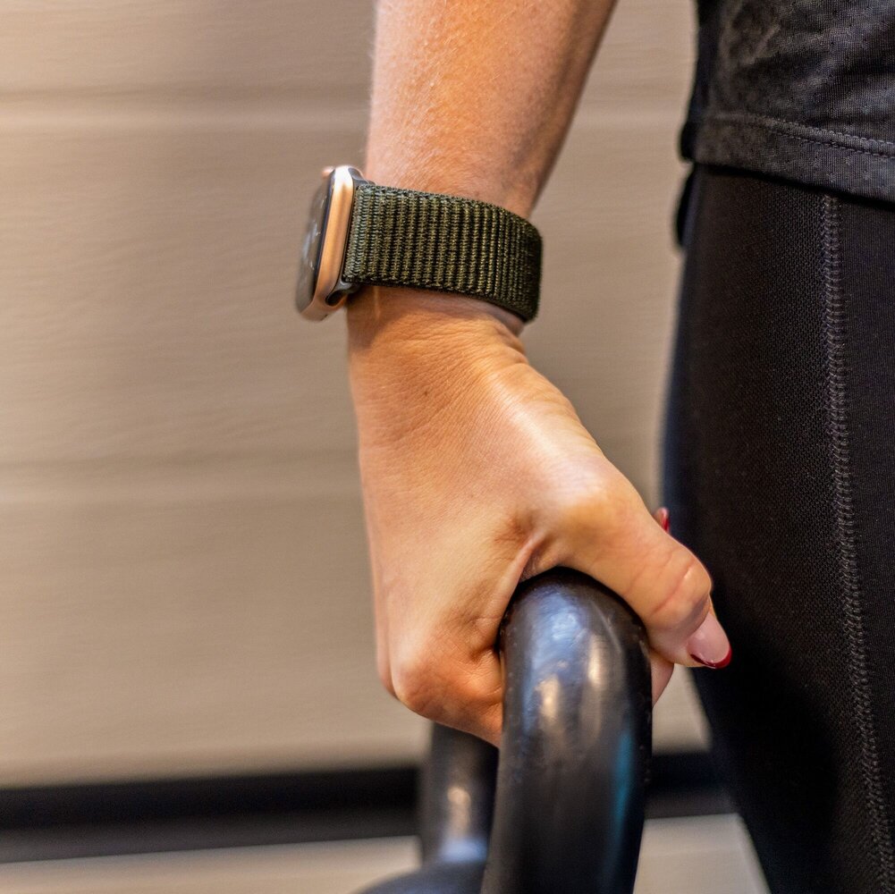 Strap-it Strap-it Bracelet nylon Apple Watch 8 (vert foncé)