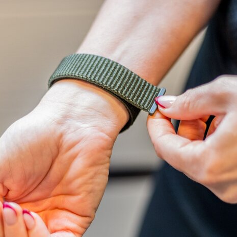 Strap-it Strap-it Bracelet nylon Apple Watch 8 (vert foncé)