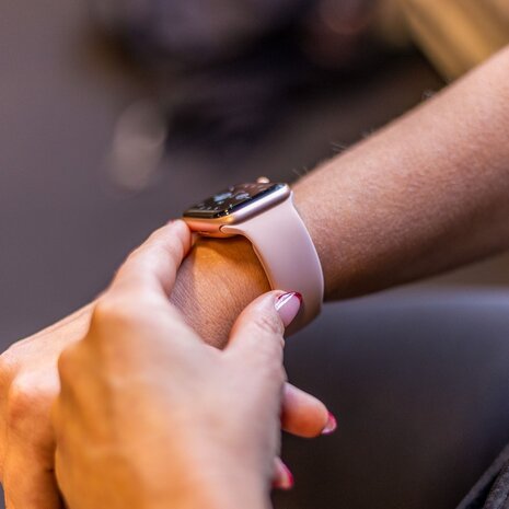 Strap-it Strap-it Bracelet Apple Watch silicone (rose sable)