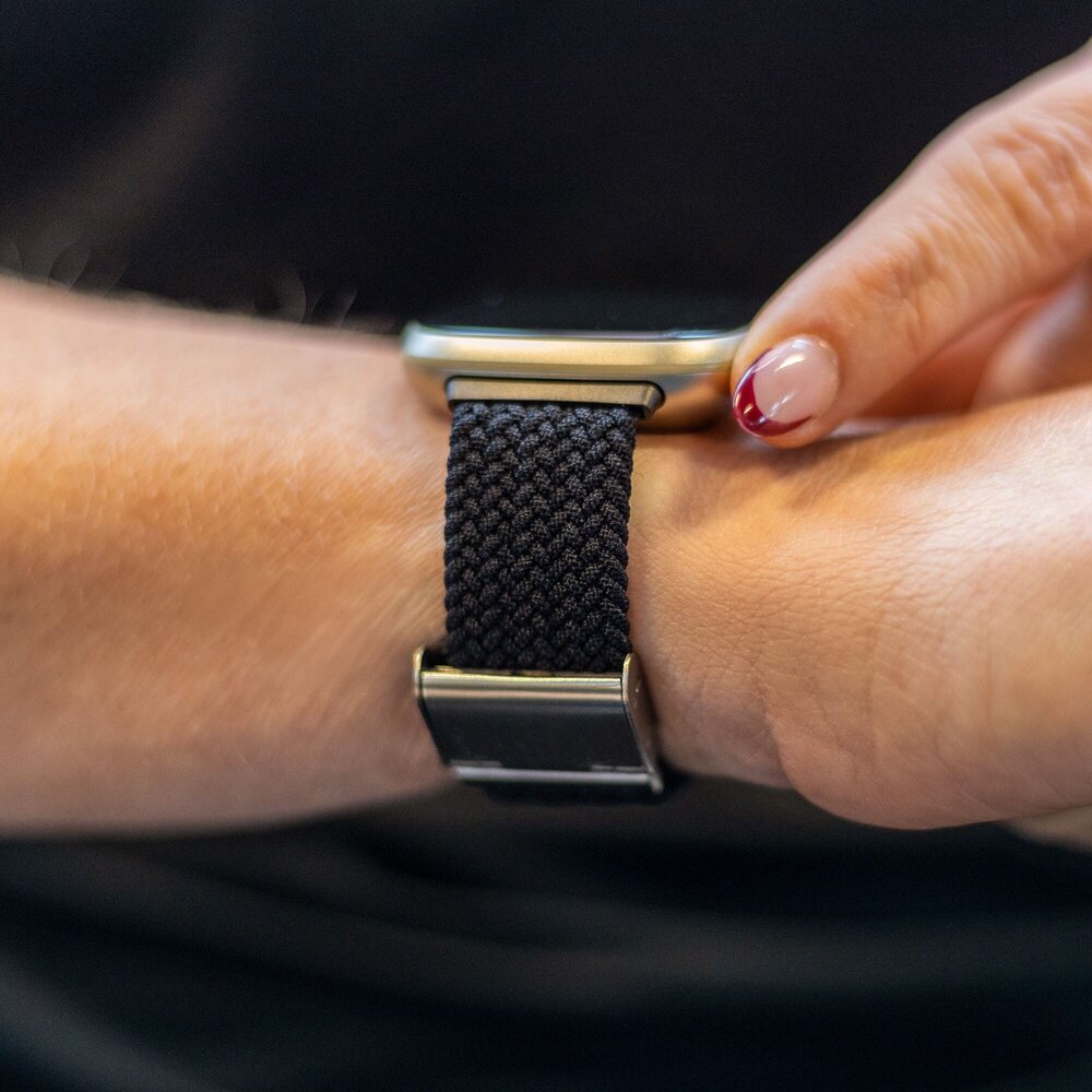 Strap-it Strap-it Bracelet tressé réglable Fitbit Sense (noir)