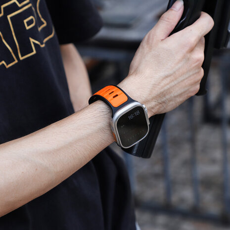 Strap-it Strap-it Bracelet silicone outdoor pour Apple Watch (orange/noir)