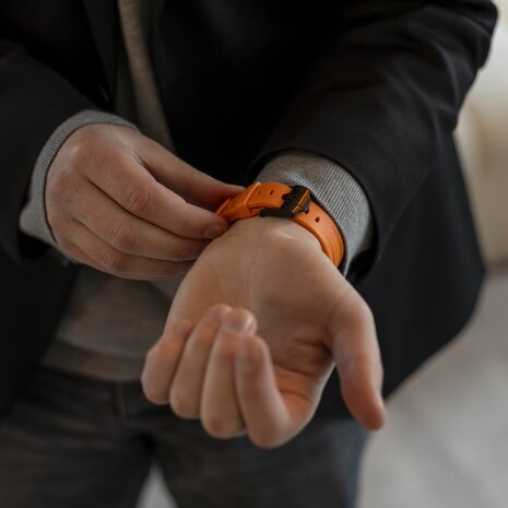 Bandz Bandz Bracelet silicone 'Luxe Liquid' Samsung Galaxy Watch Ultra (orange avec noir)